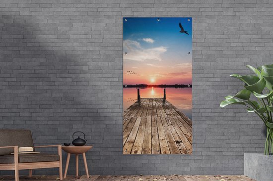 Tuinposter 80x160 cm - Tuindecoratie Steiger - Water - Zonsondergang - Roze - Horizon - Poster voor in de tuin - Buiten decoratie - Schutting tuinschilderij - Tuindoek muurdecoratie - Wanddecoratie balkondoek
