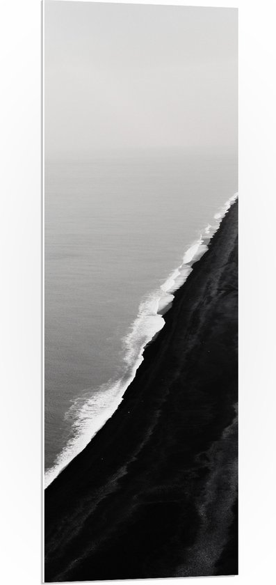 WallClassics - PVC Schuimplaat - Zwart Strand met Golven - 40x120 cm Foto op PVC Schuimplaat (Met Ophangsysteem)