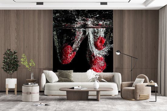 Behang - Fotobehang Frambozen - Fruit - Stilleven - Water - Zwart - Rood - Breedte 205 cm x hoogte 280 cm