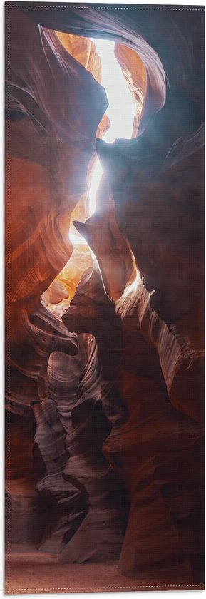 WallClassics - Vlag - Lichstraal door Oranje Rotsen in VS - 20x60 cm Foto op Polyester Vlag
