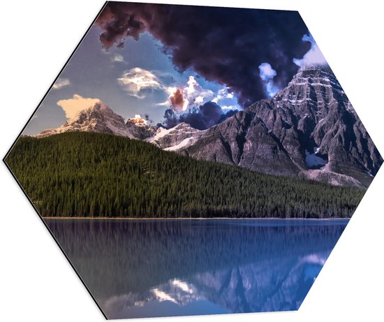 WallClassics - Dibond Hexagone - Volcan entre Montagnes et Étoiles - 80x69,6 cm Photo sur Hexagone (Avec Système d'accrochage)