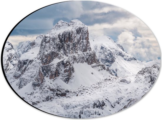 WallClassics - Dibond Ovaal - Sneeuwlandschap met Wolken - 28x21 cm Foto op Ovaal (Met Ophangsysteem)