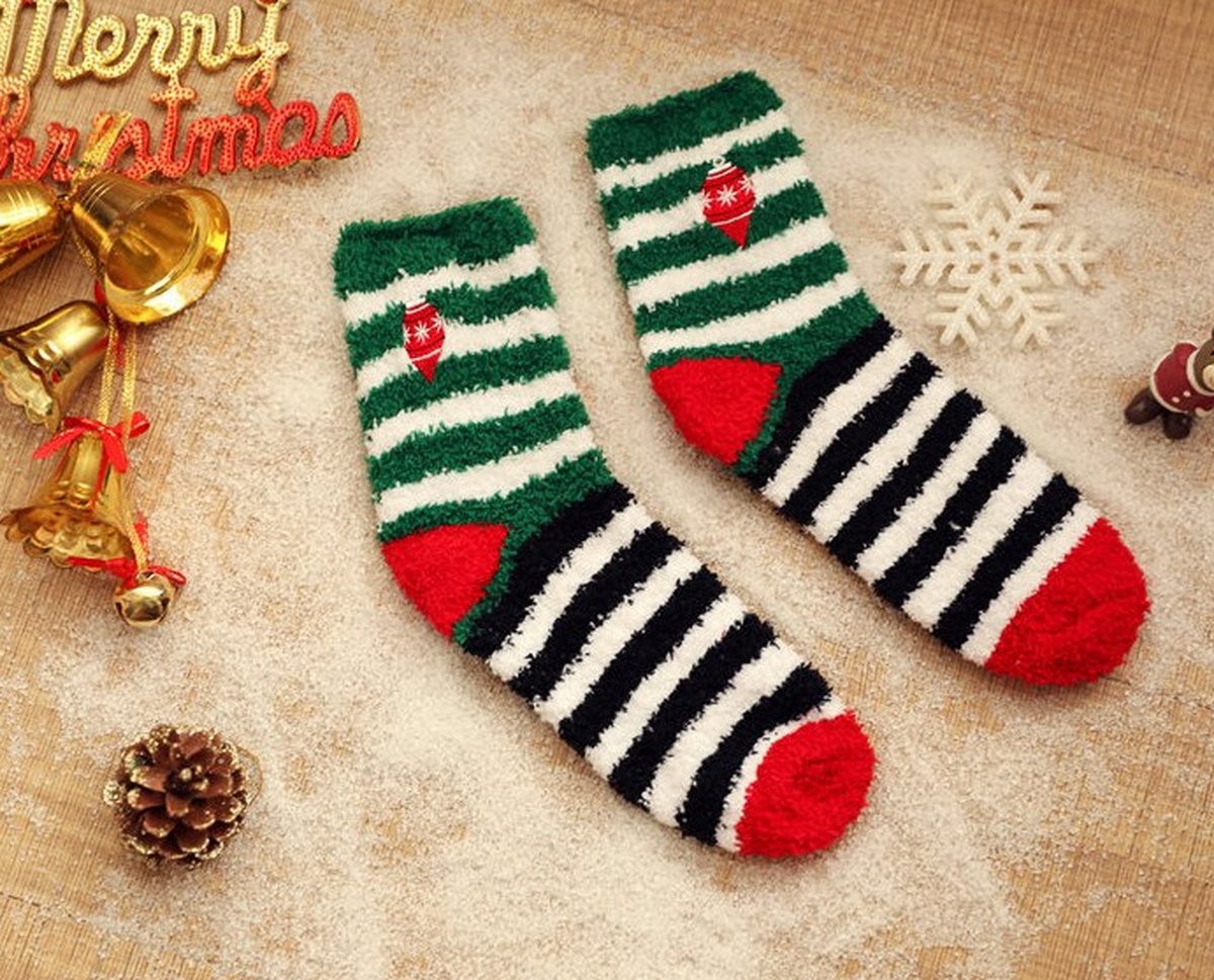 Kerstsokken - fluffy dames Kerst sokken - huissokken - warm - groen - wit - gestreept - 36-40