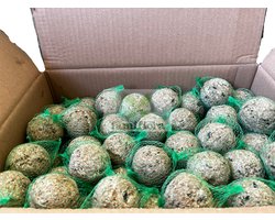 Famiflora mezenbollen met netje - Vogelvoer - 100 bollen à 90 gram - Biedt voedzame vetbollen voor vogels waardoor ze gezond de winter doorkomen