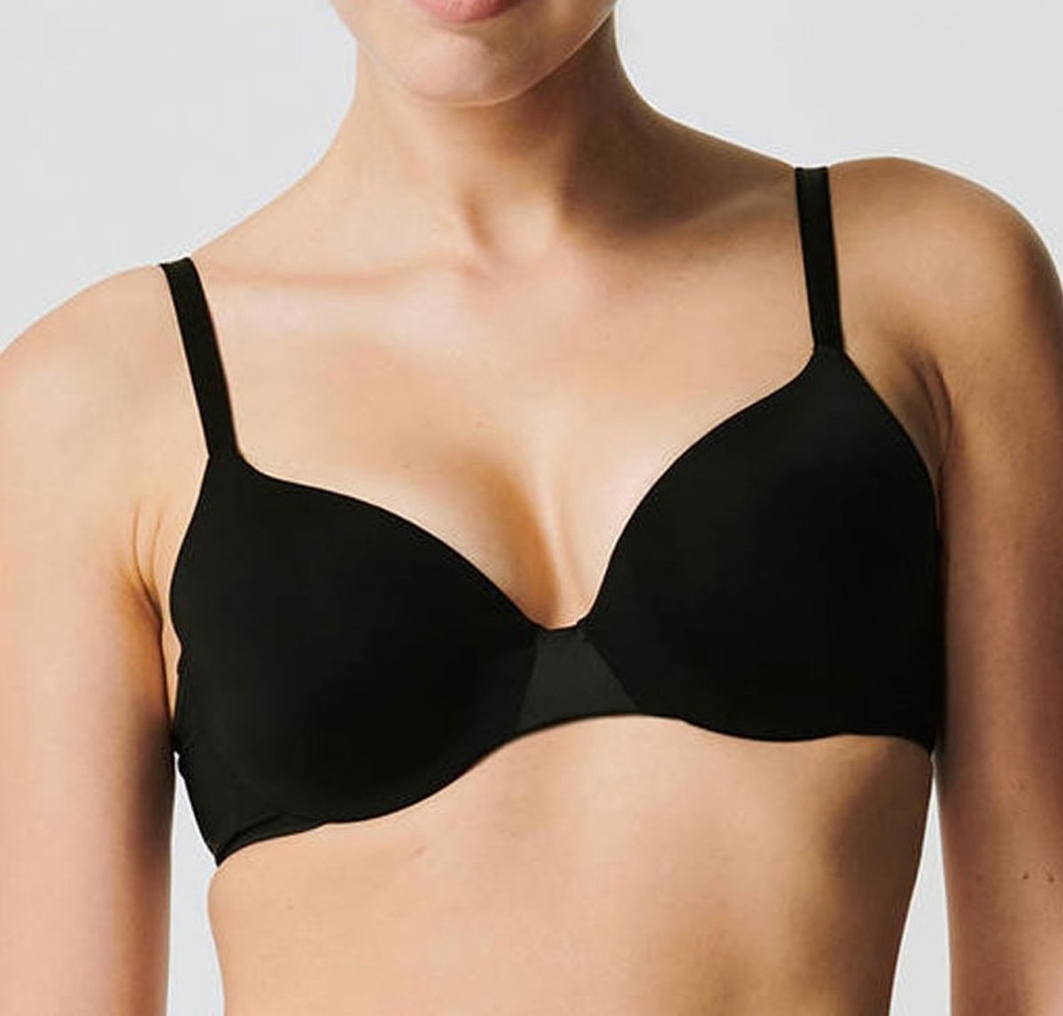 Chantelle Push up BH - Essential Extra - Maximizer push up bh - T-shirt bh - Schijnt niet door - 70A - Zwart