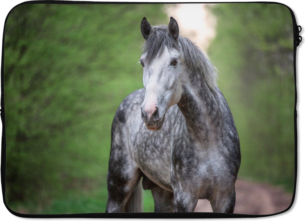Laptophoes 13 inch - Paard - Bos - Portret - Laptop sleeve - Binnenmaat 32x22,5 cm - Zwarte achterkant