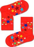 Rode kindersokken met een veelkleurig sterrenpatroon en Happy Socks-logo.