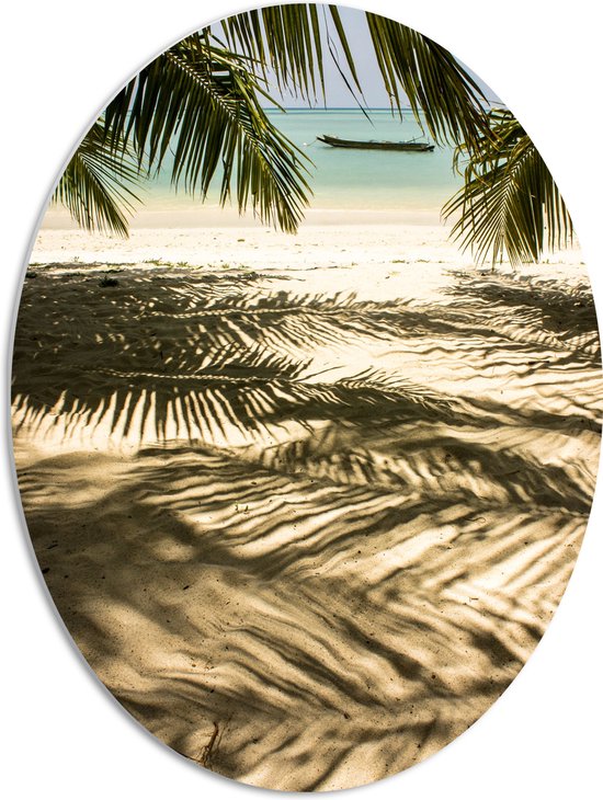 WallClassics - PVC Schuimplaat Ovaal - Mooie Schaduw van Palmboom in het Zand - 51x68 cm Foto op Ovaal  (Met Ophangsysteem)
