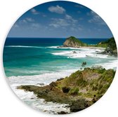 WallClassics - PVC Schuimplaat Muurcirkel - Groene Rotsen aan de Kust - 60x60 cm Foto op Muurcirkel (met ophangsysteem)