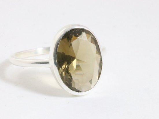 Ovale hoogglans zilveren ring met rookkwarts - maat 16.5