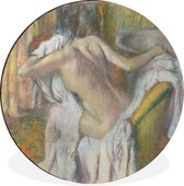 WallCircle - Wandcirkel - Muurcirkel - Vrouw die zichzelf droogt - Schilderij van Edgar Degas - Aluminium - Dibond - ⌀ 90 cm - Binnen en Buiten