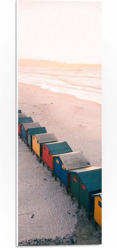 WallClassics - PVC Schuimplaat- Kleine Gekleurde Huisjes op het Strand - 20x60 cm Foto op PVC Schuimplaat