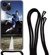 Hoesje met koord Geschikt voor iPhone 13 - Voetballer doet een volley - Siliconen - Crossbody - Backcover met Koord - Telefoonhoesje met koord - Hoesje met touw
