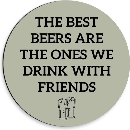 WallClassics - Dibond Muurcirkel - Tekst: The best beers are the ones we drink with friends'' Groen - 30x30 cm Foto op Aluminium Muurcirkel (met ophangsysteem)