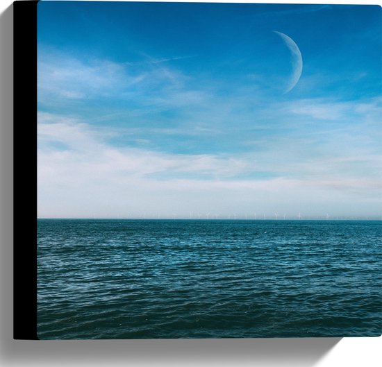 WallClassics - Canvas  - Smalle Maan overdags Boven Zee - 30x30 cm Foto op Canvas Schilderij (Wanddecoratie op Canvas)