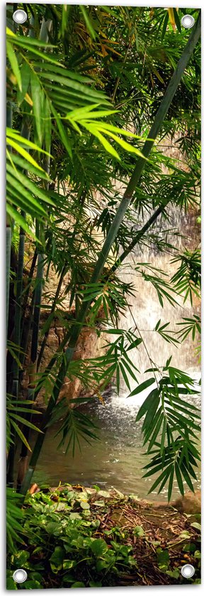 WallClassics - Tuinposter – Bamboe bij Waterval - 30x90 cm Foto op Tuinposter  (wanddecoratie voor buiten en binnen)