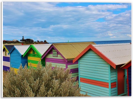 WallClassics - PVC Schuimplaat - Gekleurde huisjes op het Strand - 40x30 cm Foto op PVC Schuimplaat (Met Ophangsysteem)