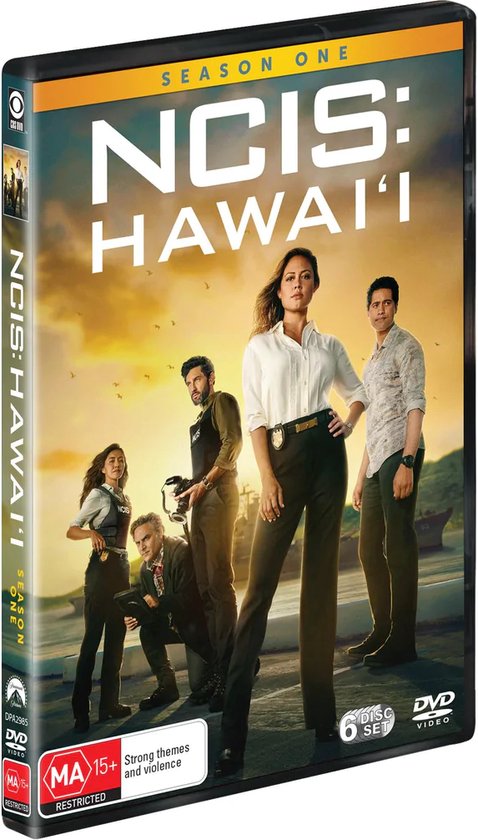 DVD hoes voor NCIS: Hawai'i seizoen één, met de cast op een zonnige achtergrond.