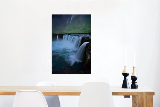 Canvas Schilderij Het stromende water van de Gullfoss waterval en het schitterende noorderlicht erboven - 60x90 cm - Wanddecoratie