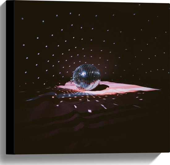 Canvas - Licht Vallend op Discobal in Donkere Ruimte - 40x40 cm Foto op Canvas Schilderij (Wanddecoratie op Canvas)