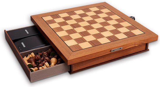 Thumbnail van een extra afbeelding van het spel MILLENNIUM Exclusive Luxe Edition – het luxueuze E-board. Speel met schaakapps of speel online schaak op een van de comfortabelste schaakborden ter wereld.