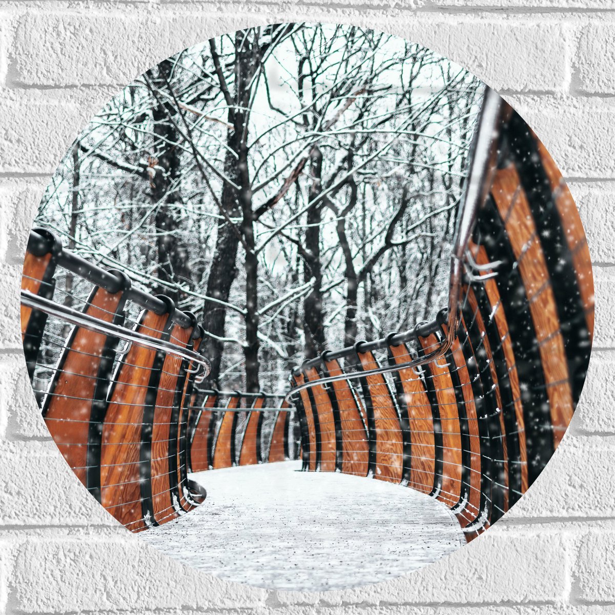 Muursticker Cirkel - Hekwerk in Ondergesneeuwd Bos - 50x50 cm Foto op Muursticker