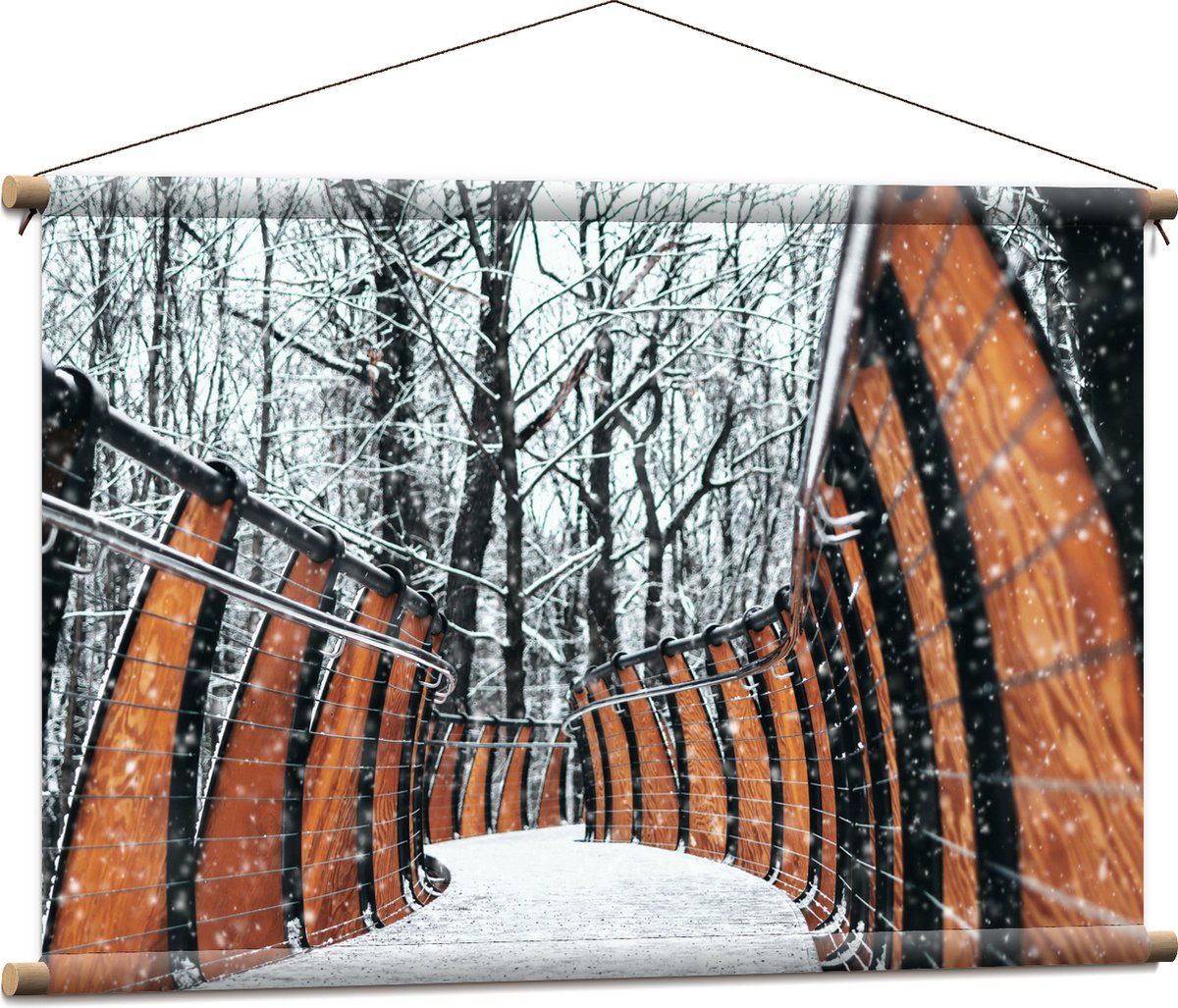 Textielposter - Hekwerk in Ondergesneeuwd Bos - 90x60 cm Foto op Textiel