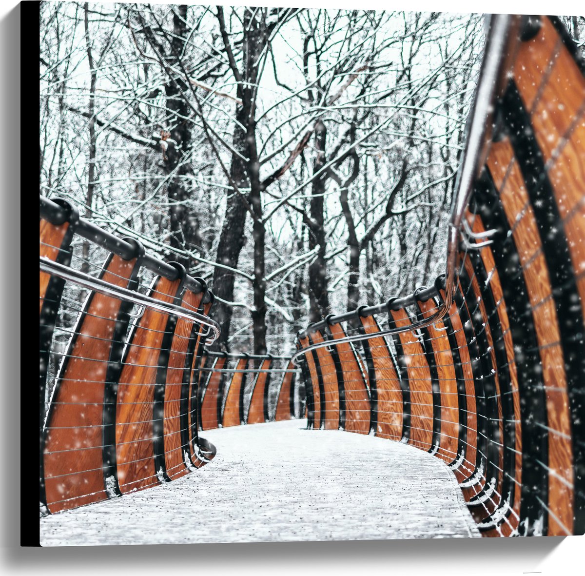 Canvas - Hekwerk in Ondergesneeuwd Bos - 60x60 cm Foto op Canvas Schilderij (Wanddecoratie