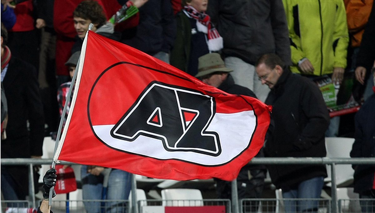AZ Alkmaar vlag 225 bij 150 cm - Recht model met band, koord en lus