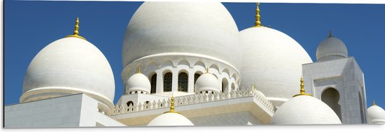 Dibond - Witte Sjeik Zayed-moskee onder Stralend Blauwe Lucht op Zomerdag in Abu Dhabi - 90x30 cm Foto op Aluminium (Met Ophangsysteem)