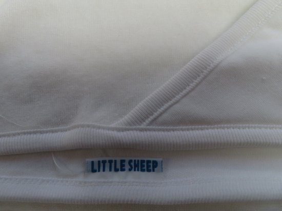 Little sheep - Badcape - Wit - 80x80cm van Little sheep — afbeelding 2