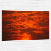 Muursticker - Rode Gloed in Lucht door Complete Zonsverduistering - 105x70 cm Foto op Muursticker