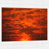 Muursticker - Rode Gloed in Lucht door Complete Zonsverduistering - 100x75 cm Foto op Muursticker