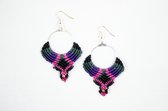 Boucles d'oreilles pendantes Macramé - Zwart/ Grijs/ Violet / Rose - Handgemaakt à partir de polyester ciré durable - Modèle H01