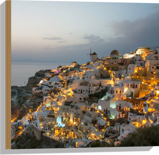 Hout - Verlichte Huisjes in Santorini, Griekenland - 50x50 cm - 9 mm dik - Foto op Hout (Met Ophangsysteem)