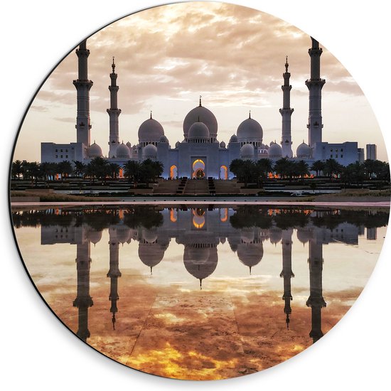 Dibond Muurcirkel - Weerspiegeling van Moskee in het Water in Abu Dhabi - 30x30 cm Foto op Aluminium Muurcirkel (met ophangsysteem)