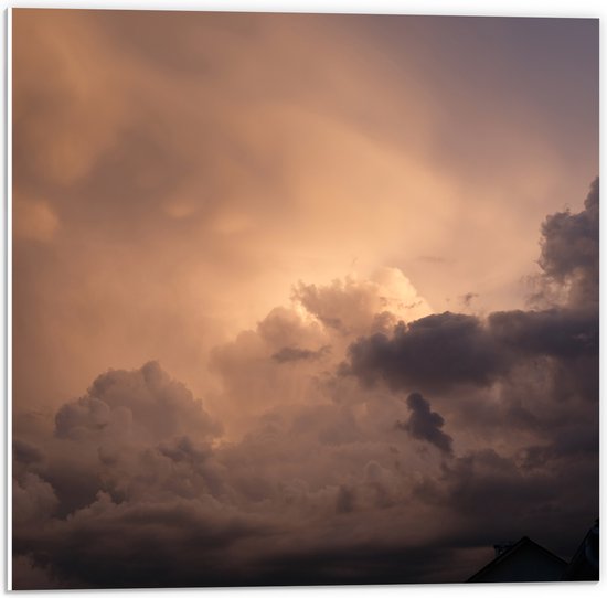 PVC Schuimplaat - Zon achter Donkere Regenwolken - 50x50 cm Foto op PVC Schuimplaat (Met Ophangsysteem)
