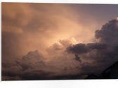 PVC Schuimplaat - Zon achter Donkere Regenwolken - 75x50 cm Foto op PVC Schuimplaat (Met Ophangsysteem)