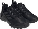 Paar zwarte ADIDAS TERREX damesschoenen, voorkant zichtbaar.