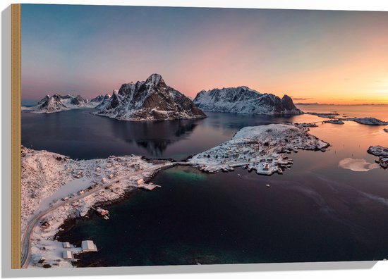 Hout - Zonsopgang bij Sneeuwlandschap in Noorwegen - 75x50 cm - 9 mm dik - Foto op Hout (Met Ophangsysteem)