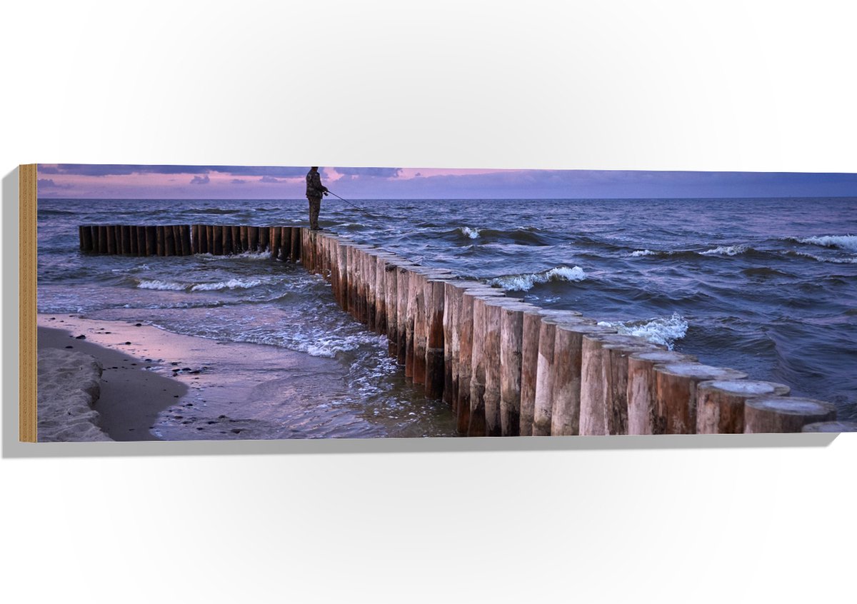 Hout - Man op Palen in de Wilde Zee tijdens het Vissen - 90x30 cm - 9 mm dik - Foto op Hou