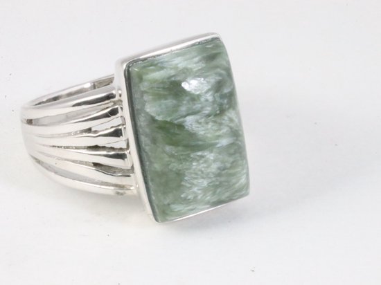 Zware zilveren ring met groene serafiniet - maat 21