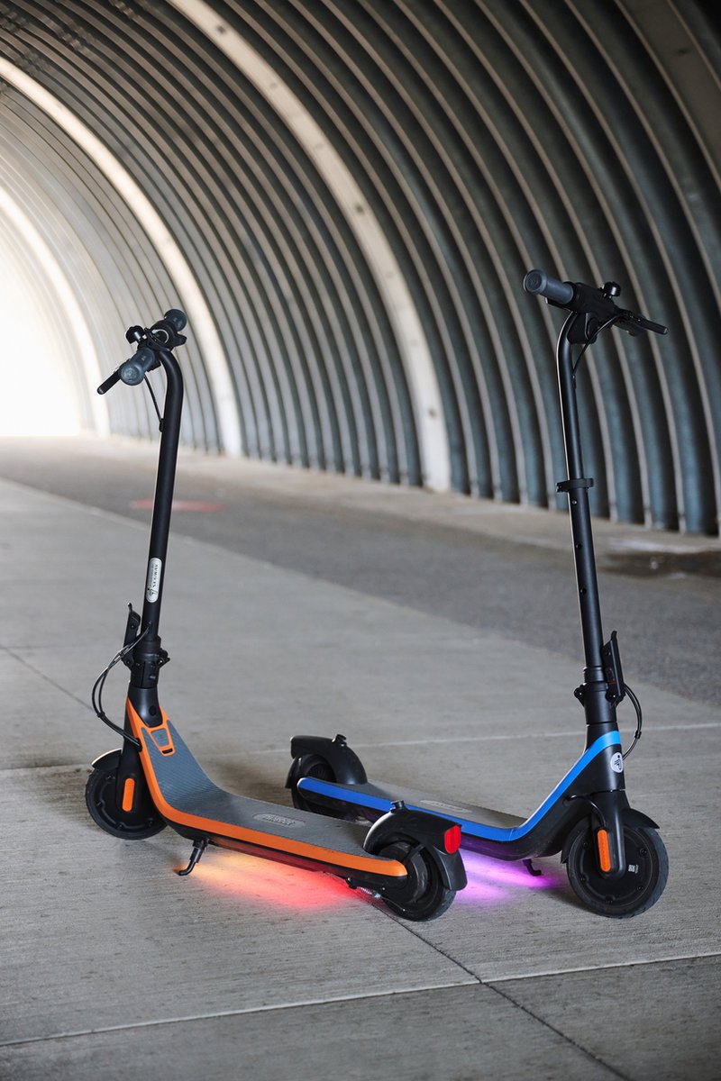 Afbeelding 3 van Ninebot Kickscooter C2 Pro E Powered by Segway E-step - Actieradius: 17km - Snelheid: 16km/h - Officieel Benelux model