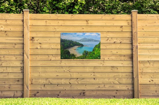 Tuinposter 90x60 cm - Tuindecoratie Strand - Zee - Eiland - Boom - Poster voor in de tuin - Buiten decoratie - Schutting tuinschilderij - Tuindoek muurdecoratie - Wanddecoratie balkondoek