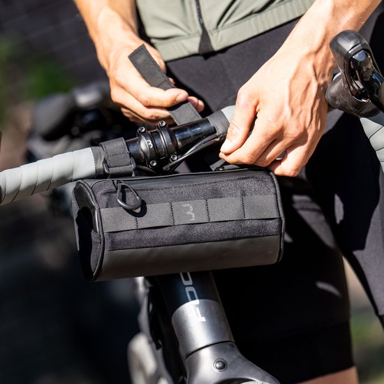 BBB Cycling BarrelPack Stuurtas Fiets Afneembaar - Bikepacking Stuurtas Racefiets - Waterproof - Zwart - 1.5L - BSB-151M van BBB Cycling — afbeelding 2
