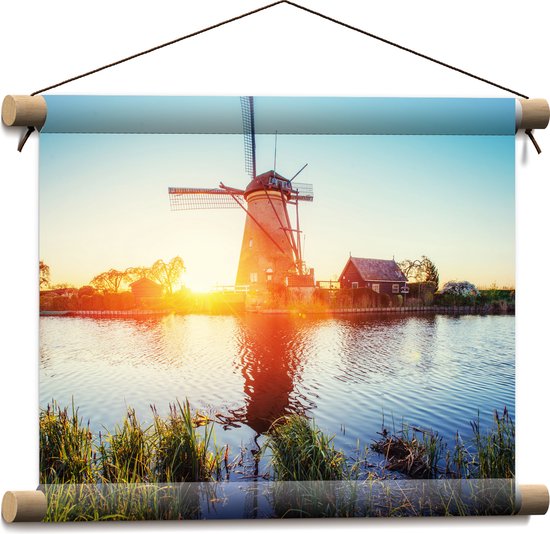 WallClassics - Textielposter - Zonlicht langs Hollandse Molen aan het Water - 40x30 cm Foto op Textiel