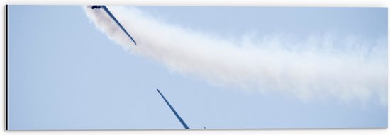 Dibond - Vliegende Witte Straaljagers in de Witte Lucht - 60x20 cm Foto op Aluminium (Met Ophangsysteem)