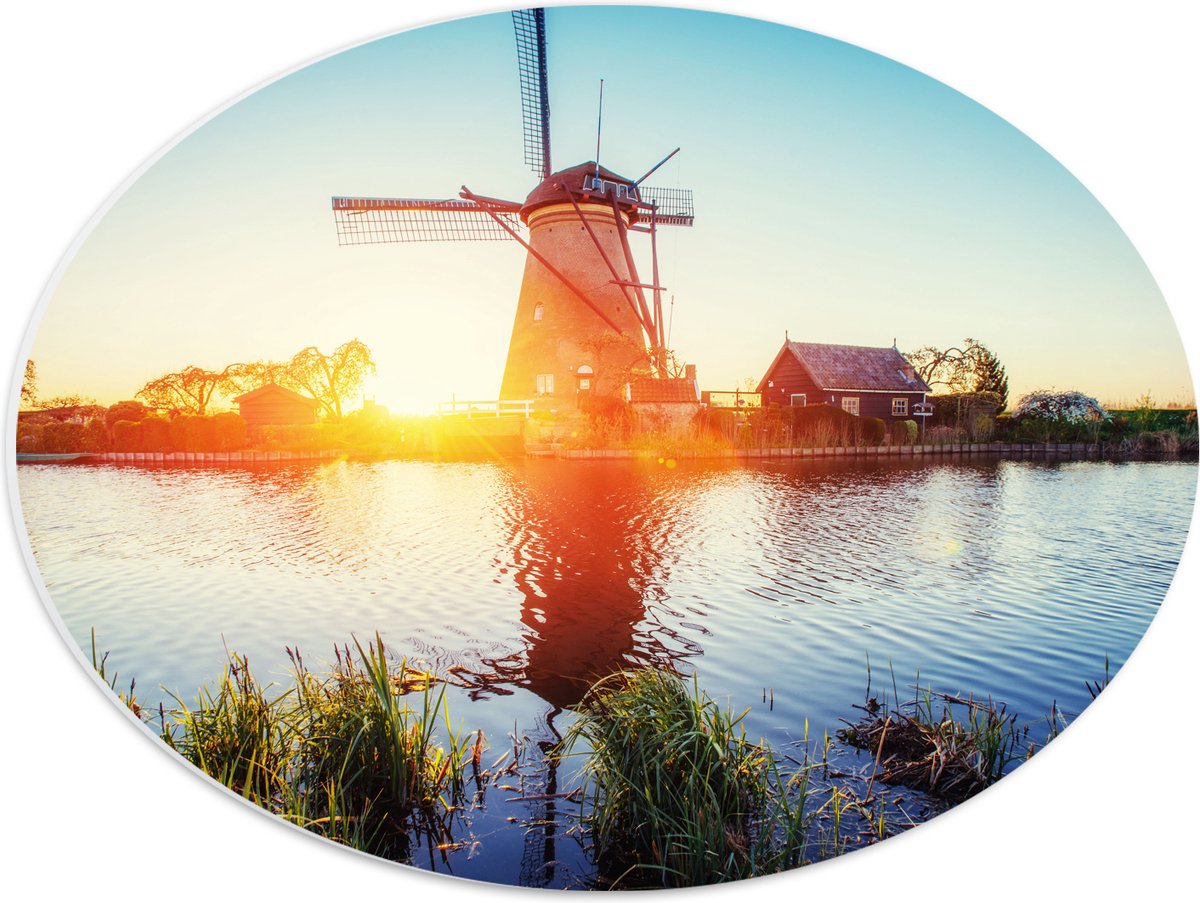 WallClassics - PVC Schuimplaat Ovaal - Zonlicht langs Hollandse Molen aan het Water - 40x30 cm Foto op Ovaal (Met Ophangsysteem)