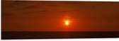 Dibond - Roodkleurige Zonsondergang aan de Horizon bij de Oceaan - 120x40 cm Foto op Aluminium (Wanddecoratie van metaal)
