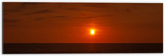 Dibond - Roodkleurige Zonsondergang aan de Horizon bij de Oceaan - 60x20 cm Foto op Aluminium (Wanddecoratie van metaal)
